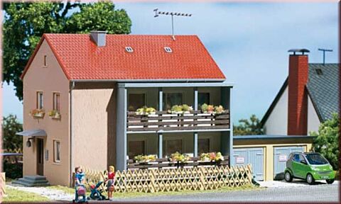 Casa cu etaj si garaje