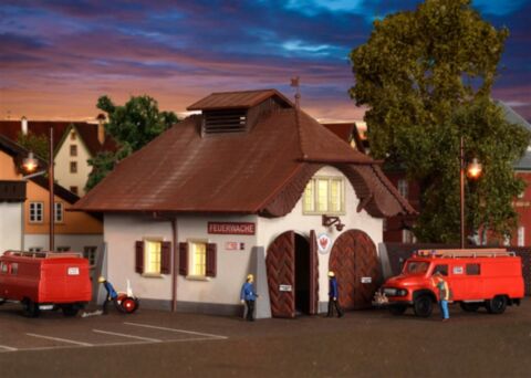 Statie de pompieri iluminata 