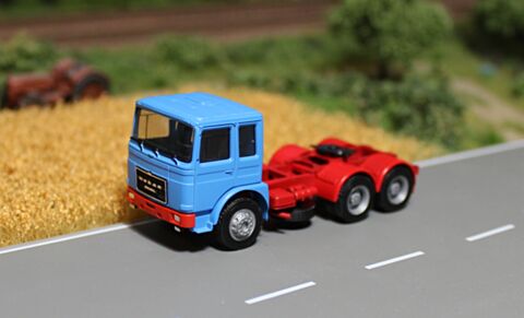 Cap Tractor Roman Diesel, cabina albastra.