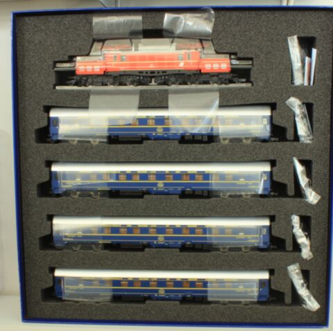 Locomotiva electrica seria 1020 cu tren Orient Express