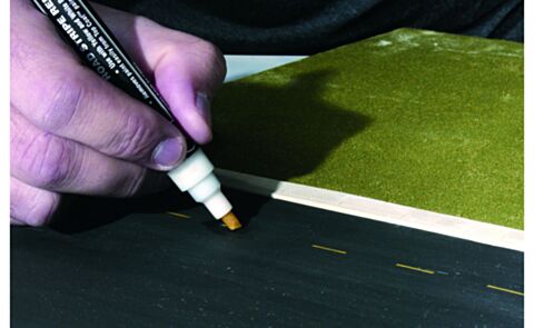 Marker pentru marcaje rutiere-alb 